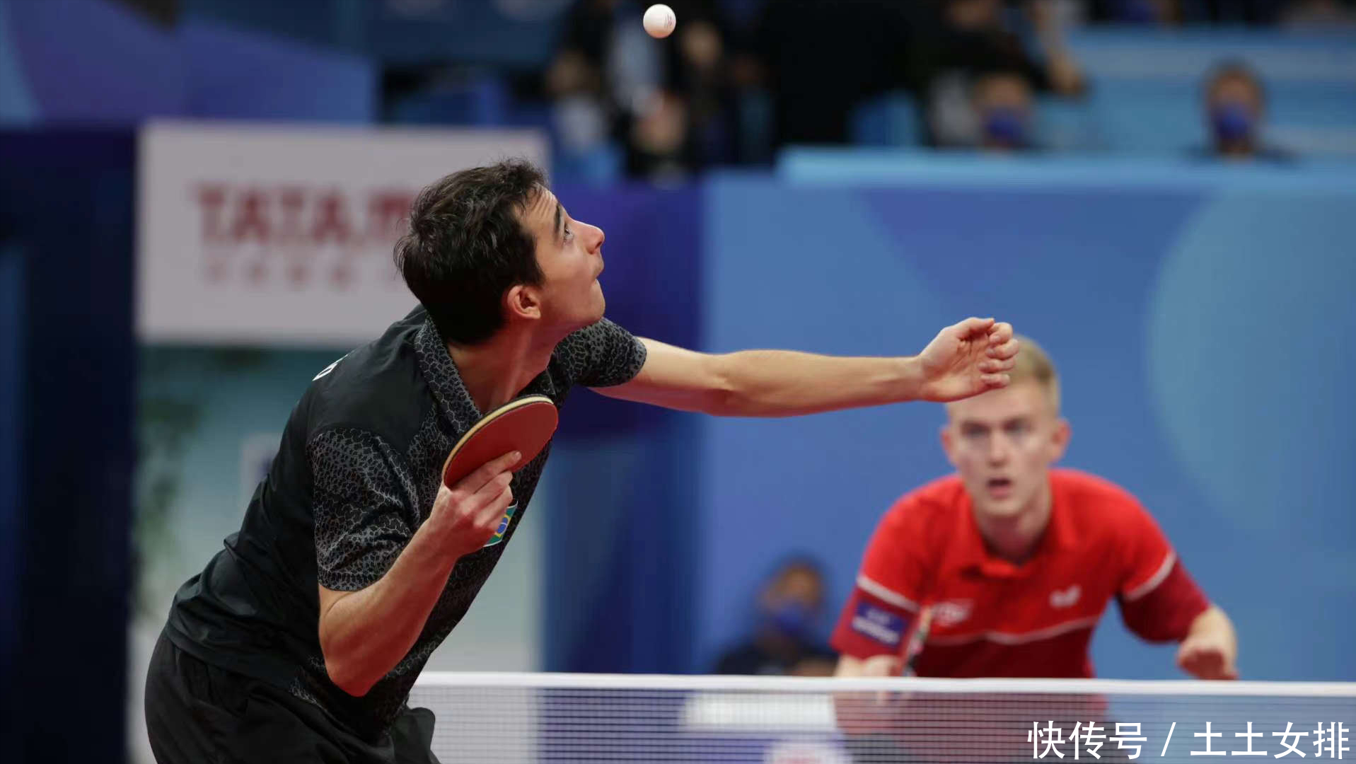 每当他身披 每当他身披