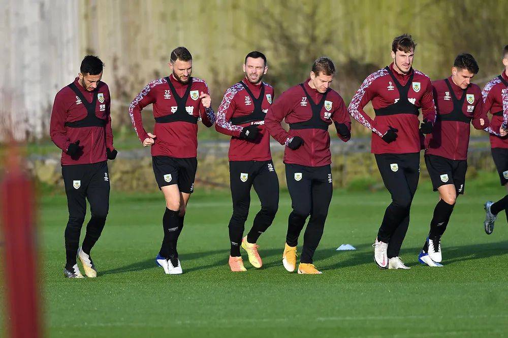 脱颖而出的 脱颖而出的