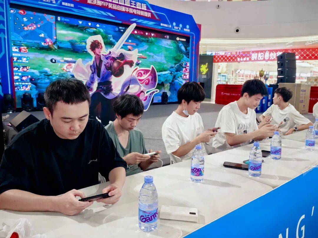 供托与场上 供托与场上